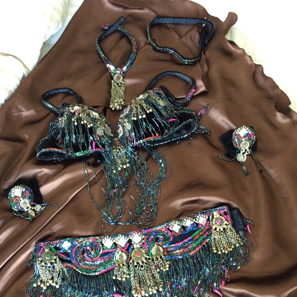 Tribaret Bella - 6 piece professional bellydance costume - Multi on Black Velvet - Picture 14 of 14